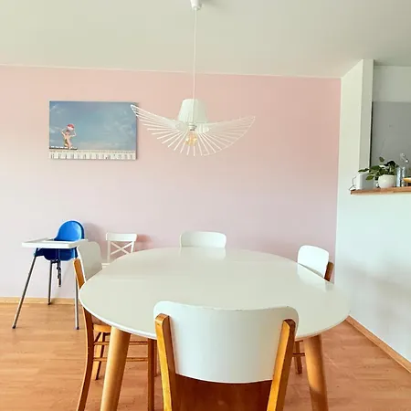 Lovely For 6 Guests With Water Views Baby Bed Apartment *