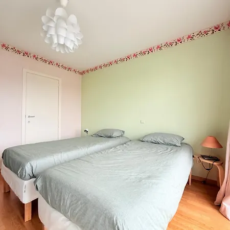 Lovely For 6 Guests With Water Views Baby Bed Apartment *