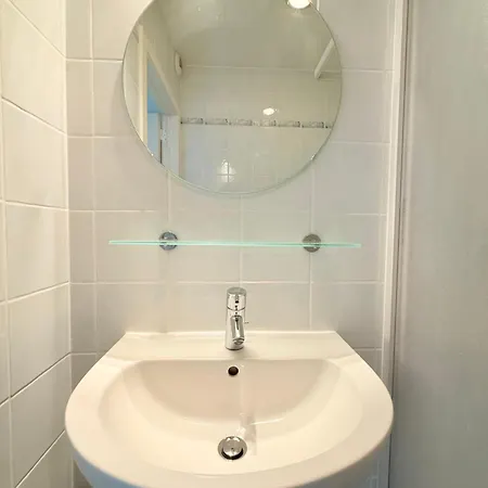 Lovely For 6 Guests With Water Views Baby Bed Apartment *