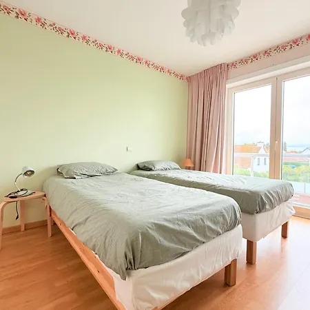 Lovely For 6 Guests With Water Views Baby Bed Apartment *