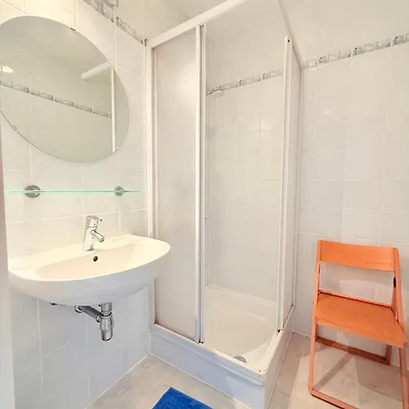 Lovely For 6 Guests With Water Views Baby Bed Apartment *