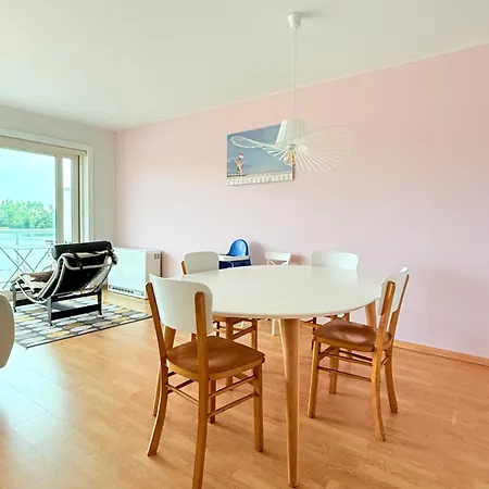 Lovely For 6 Guests With Water Views Baby Bed Apartment *