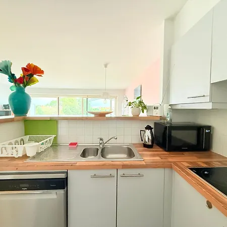 Lovely For 6 Guests With Water Views Baby Bed Apartment